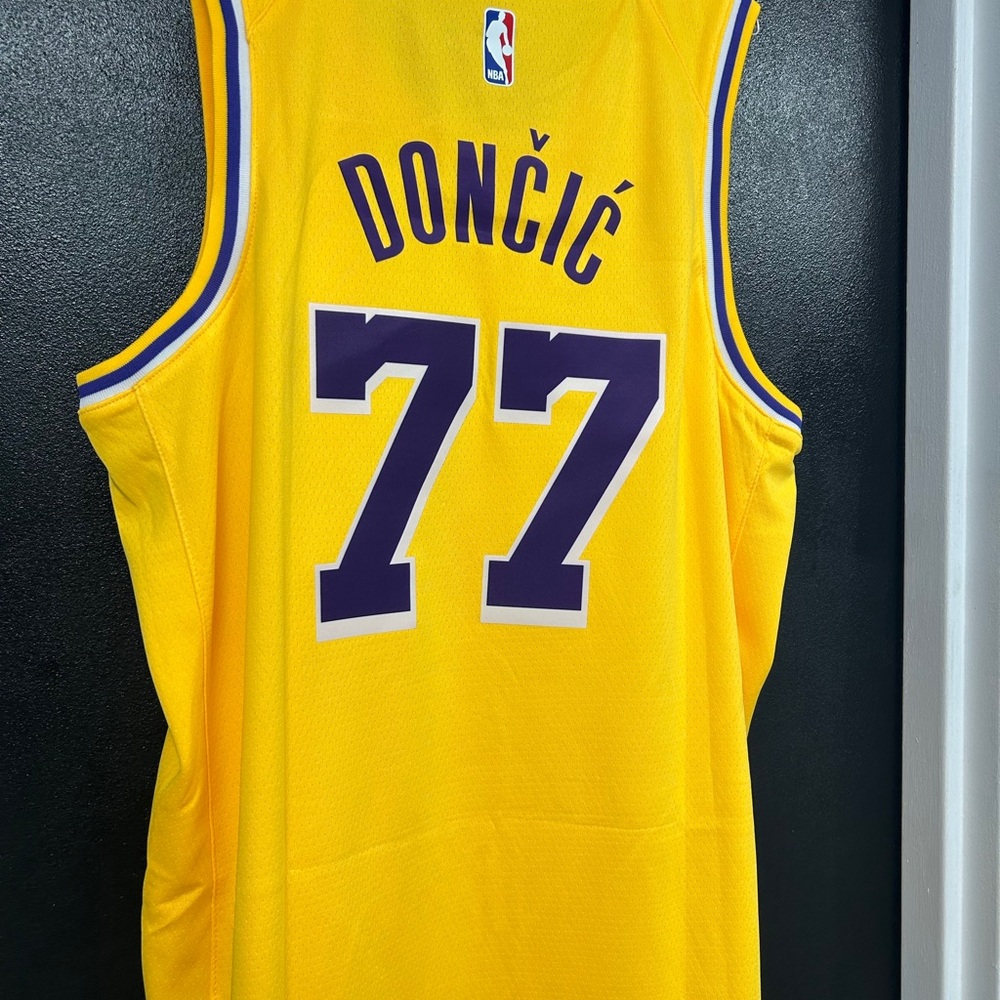 Nike LA Lakers Luka Doncic jersey - Picture 9 of 9